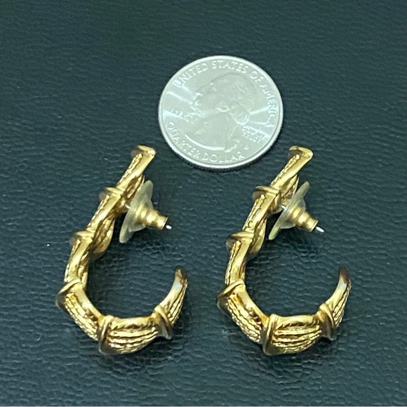 Vintage NAPIER Gold Tone Filigree Twisted Rope Cage Half Hoop Earrings 19.1g - Picture 5 of 9